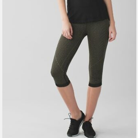 Lululemon In The Flow Crop II Heathered Fatigue Green chevron size 6 - Picture 2 of 9